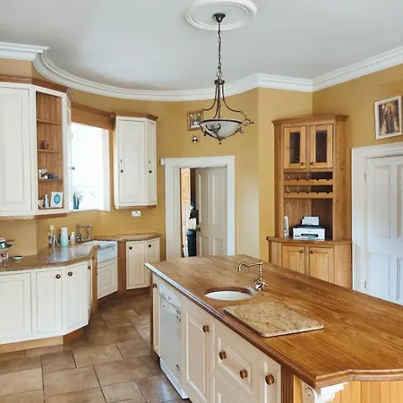 Charlesfort House Шале *