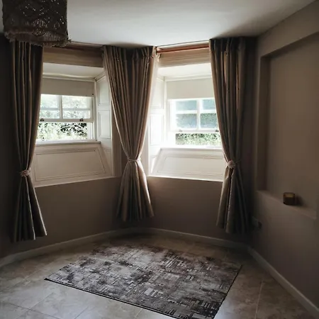 Charlesfort House Шале *