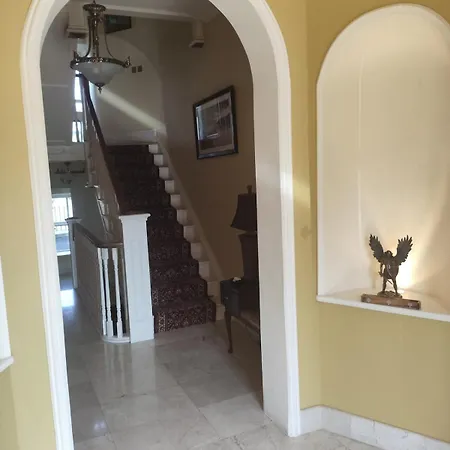 Шале Charlesfort House Ferns