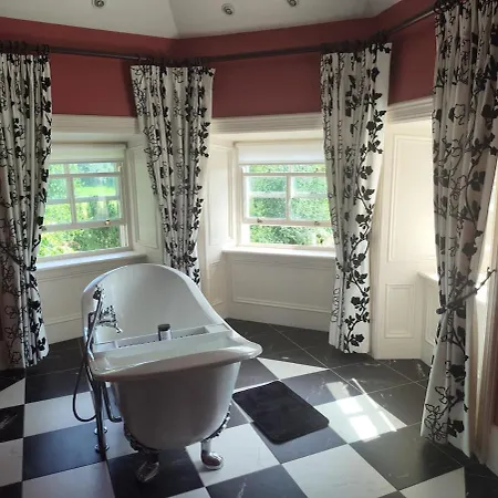 Charlesfort House Шале Ferns