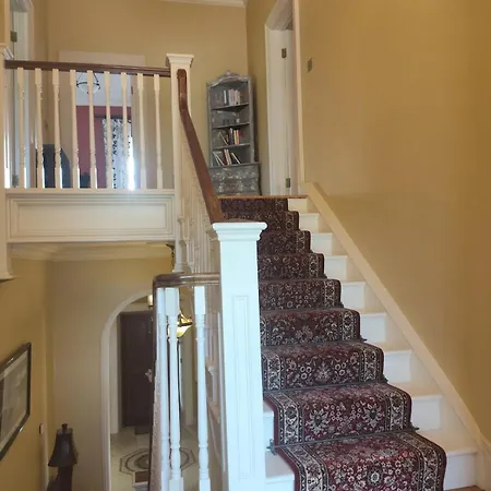 Шале Charlesfort House Ferns