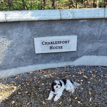 Charlesfort House Шале *